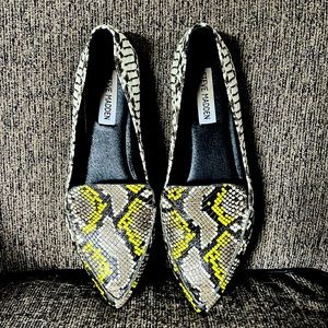 Steve Madden feather loafers size 7.5 snake skin neon rare